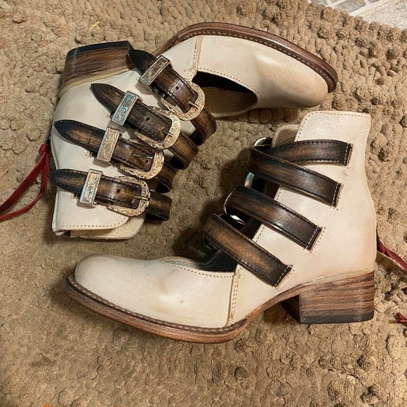 Freebird by Steven Shoes - Brand new ice Scarlett booties